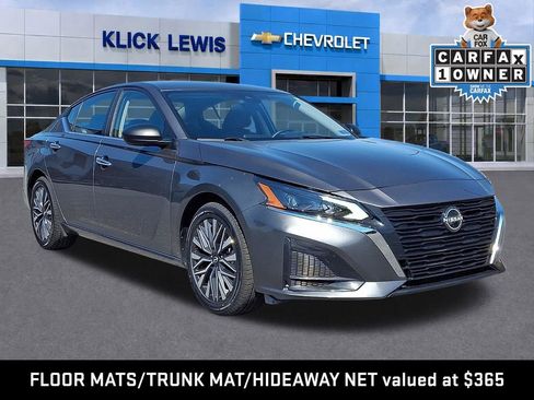 Used 2024 Nissan Altima 2.5 SV image 1