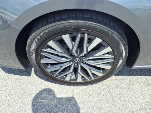 Used 2024 Nissan Altima 2.5 SV FWD image 5