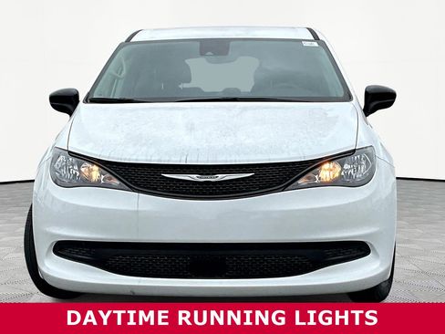 Used 2024 Chrysler Voyager LX image 2