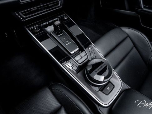 Used 2025 Porsche 911 Turbo image 33