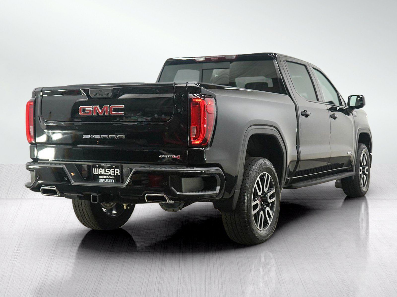 Used 2024 GMC Sierra 1500 AT4 w/ Technology Package AWD/4WD image 5