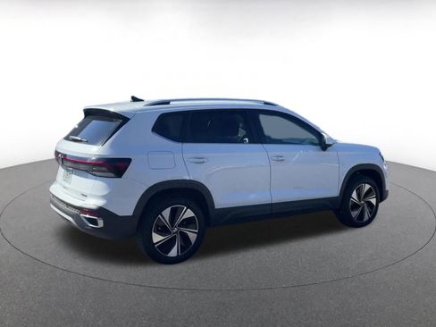 Used 2025 Volkswagen Taos SE image 15