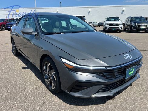 Used 2025 Hyundai Elantra Limited FWD image 9