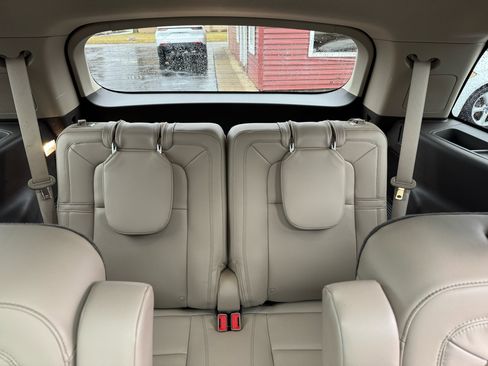 Used 2024 Lincoln Aviator Reserve w/ Equipment Group 201A image 10