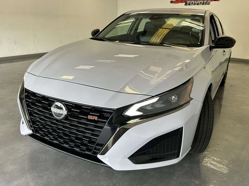 Used 2025 Nissan Altima 2.5 SR w/ SR Premium Package FWD image 6