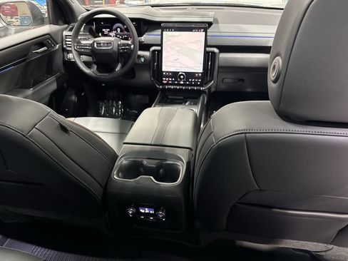New 2026 GMC Acadia AT4 w/ Luxury Package AWD/4WD image 32