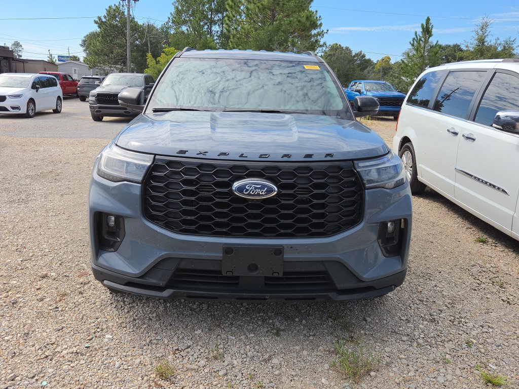 Used 2025 Ford Explorer ST-Line AWD/4WD image 3