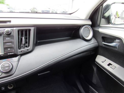 Used 2016 Toyota RAV4 XLE AWD/4WD image 25