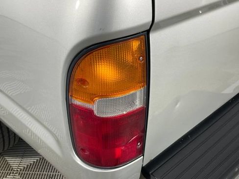 Used 2000 Toyota Tacoma 2WD Regular Cab image 14