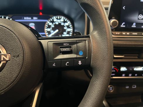 Used 2023 Nissan Rogue SV image 14