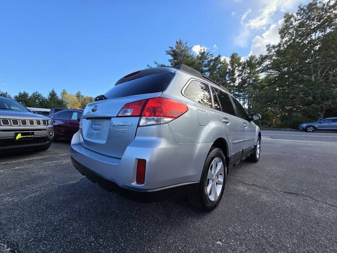 Used 2014 Subaru Outback 2.5i Limited w/ Moonroof Package AWD/4WD image 10