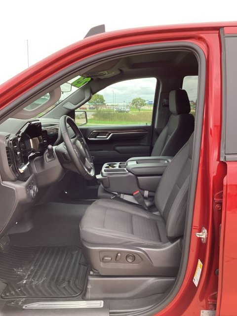 Used 2023 Chevrolet Silverado 1500 LT AWD/4WD image 9