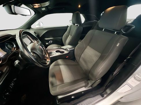 Used 2023 Dodge Challenger SXT image 17