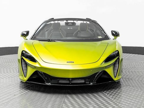 Used 2025 McLaren Artura Spider image 6