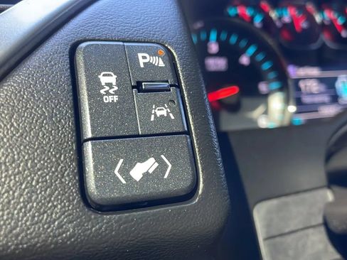 Used 2020 Chevrolet Suburban LT RWD image 15