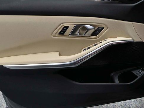 Certified 2025 BMW 330i 330i w/ Convenience Package image 6