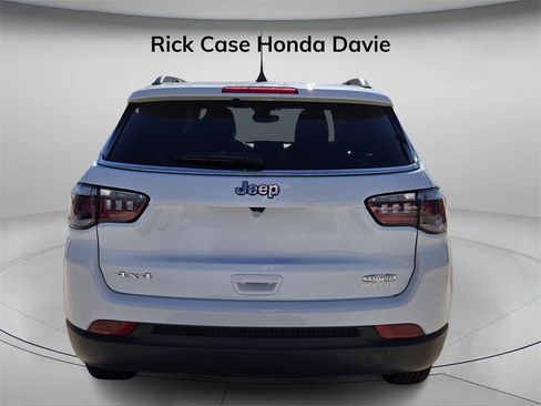 Used 2024 Jeep Compass Latitude image 6