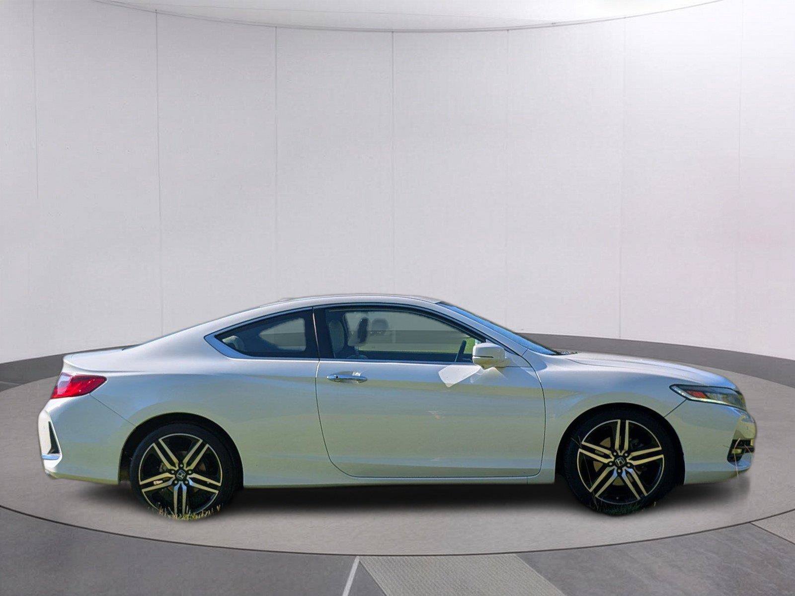 Used 2017 Honda Accord Touring image 7