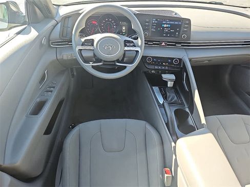 Used 2021 Hyundai Elantra SEL image 7