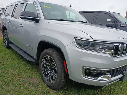 Used 2024 Jeep Wagoneer L Series II w/ Flexible Seating Group AWD/4WD image 9