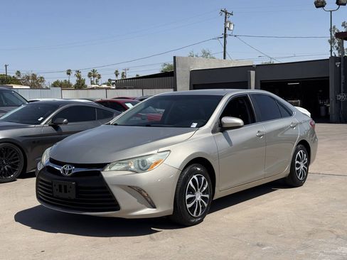 Used 2015 Toyota Camry LE FWD image 1