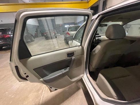 Used 2009 Ford Focus SE image 22