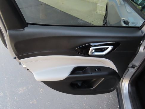 Certified 2023 Jeep Compass Limited image 28