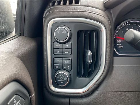 Used 2022 Chevrolet Silverado 1500 LTZ w/ LTZ Convenience Package II AWD/4WD image 32