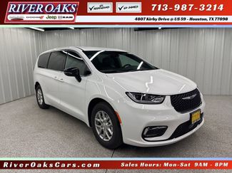 New 2026 Chrysler Pacifica Select video 1