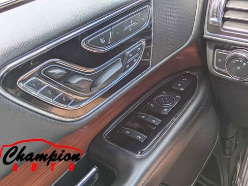 Used 2018 Lincoln Navigator Reserve w/ Technology Package AWD/4WD image 32