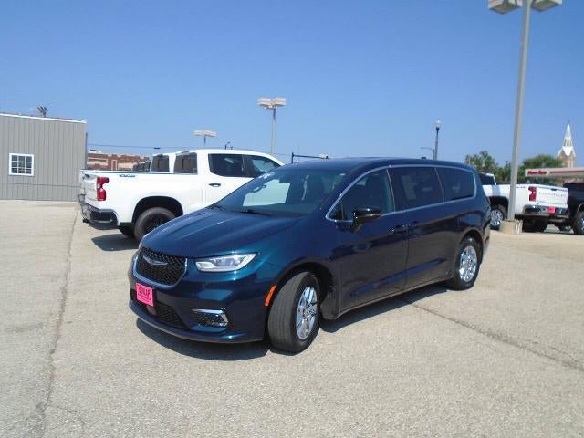 Used 2025 Chrysler Pacifica Select FWD image 3