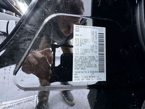 Used 2025 Nissan Pathfinder S image 15