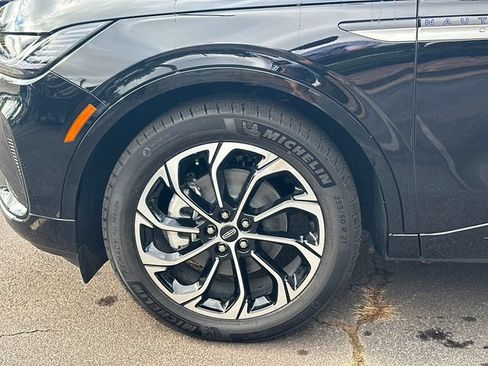 New 2026 Lincoln Nautilus Reserve AWD/4WD image 12