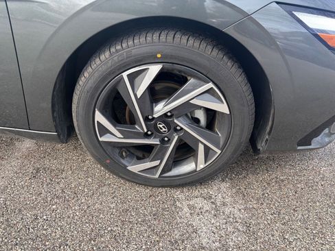Used 2025 Hyundai Elantra SEL image 32