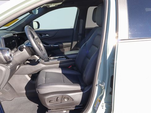 Used 2025 Chevrolet Equinox LT w/ Convenience Package II image 7