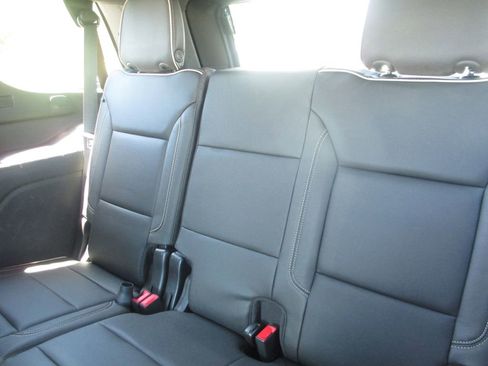 Used 2023 GMC Yukon SLT AWD/4WD image 23