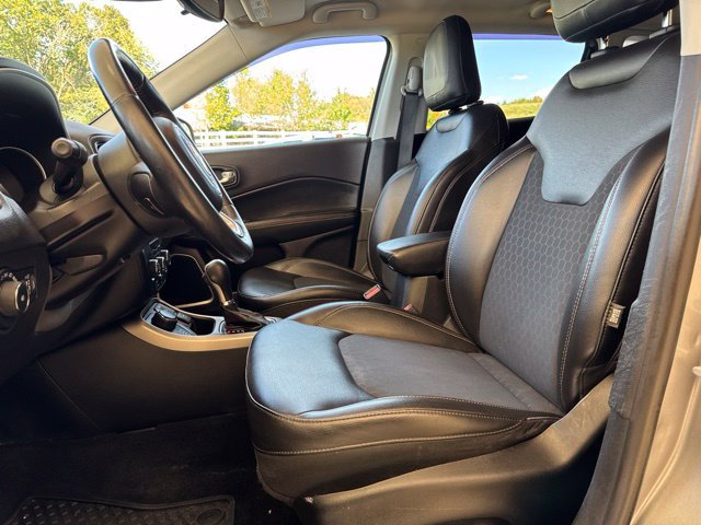 Used 2018 Jeep Compass Latitude w/ Cold Weather Group AWD/4WD image 13