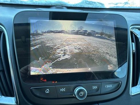 Used 2018 Chevrolet Malibu Premier w/ Premier Sun and Wheel Package image 44