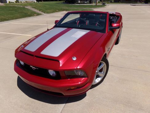 Used 2008 Ford Mustang GT Premium image 3