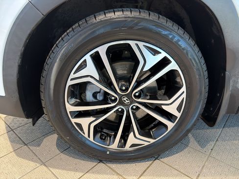 Used 2020 Hyundai Santa Fe SEL FWD image 9