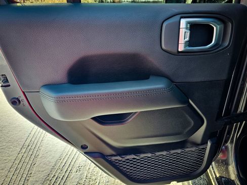 Certified 2021 Jeep Wrangler Unlimited Sahara image 26