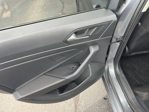 Used 2024 Volkswagen Jetta SE FWD image 33