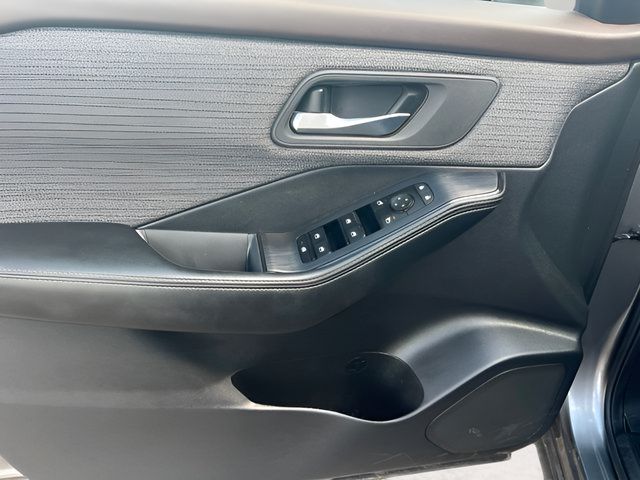 Used 2023 Nissan Rogue SV FWD image 13