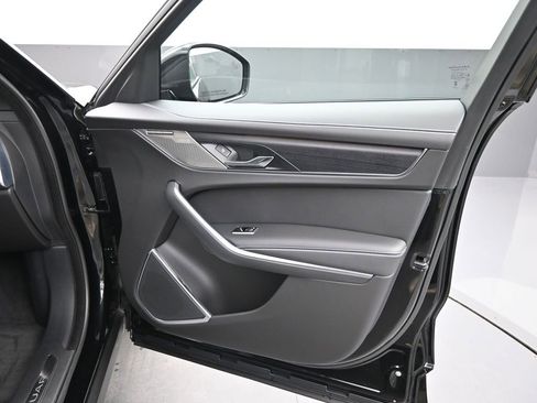 New 2025 Jaguar F-PACE R-Dynamic S image 4