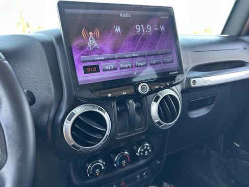 Used 2016 Jeep Wrangler Sahara w/ Connectivity Group AWD/4WD image 27