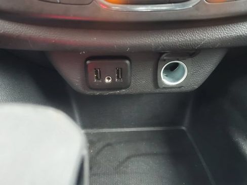 Used 2021 Chevrolet Traverse LT FWD image 33