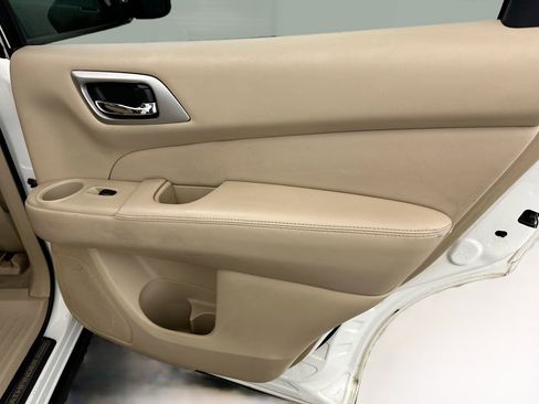 Used 2014 Nissan Pathfinder SL w/ Trailer Tow Package image 32