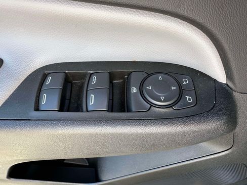 Used 2023 Chevrolet Equinox LS w/ Midnight Edition FWD image 17