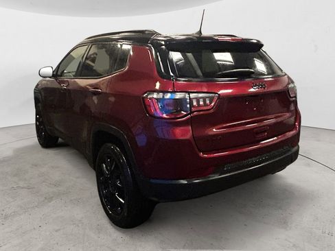 Used 2022 Jeep Compass Latitude AWD/4WD image 3