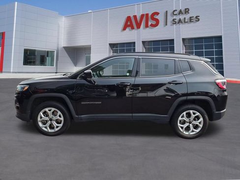Used 2025 Jeep Compass Latitude w/ Sun & Sound Group AWD/4WD image 10